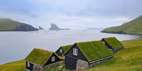 Spotkanie Pozna\u0144skiej Grupy Podr\u00f3\u017cnik\u00f3w: Kraina \u201eBy\u0107 mo\u017ce\u201d - migawki z Wysp Owczych