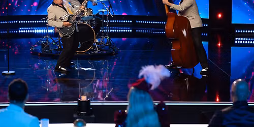 The Velvet Club, Worthing with Live Band: Rockin'em