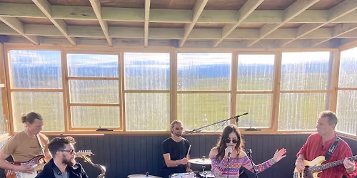 Sunday Session with All the Fuss