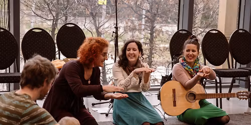 Izg\u0151-mozg\u00f3 hangerd\u0151 - zenepedag\u00f3giai foglalkoz\u00e1sok