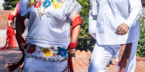 Celebrando Tradiciones: Coraz\u00f3n y Ra\u00edz