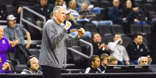 Parking Saint John's Johnnies at St. Thomas Tommies Mens Basketball