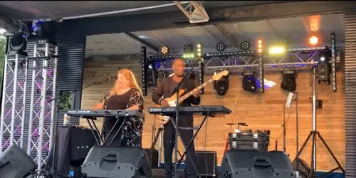 732 The Electric Duo at The Lumberyard