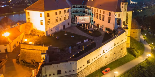 Kino brez stropa