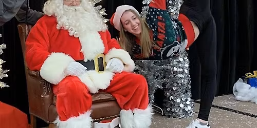 FREE! Meet Santa, take family photos!