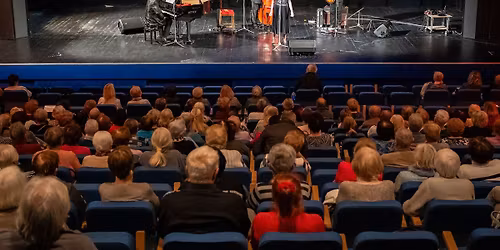 "...chyt\u00edm t\u011b, l\u00e1sko levandulov\u00e1..."  P\u00edsn\u011b Hany Hegerov\u00e9 zp\u00edv\u00e1 Dana Chytilov\u00e1