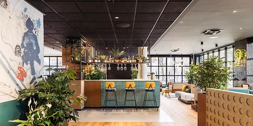 Kleidertausch Wiener W\u00e4sch im Hotel Schani UNO CITY