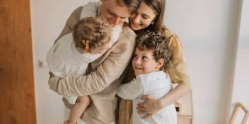 Kurz terapeutick\u00e9ho rodi\u010dovstv\u00ed pro n\u00e1hradn\u00ed rodi\u010de