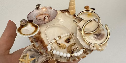Seashell jewelry holder workshop