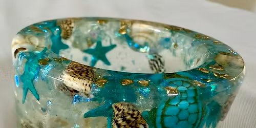 Friendsgiving Resin Experience