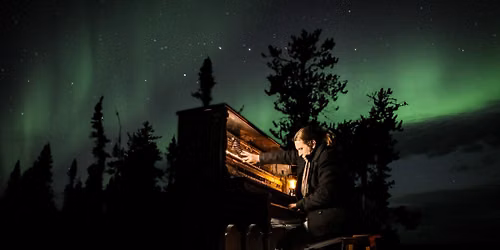 Roman Zavada: R\u00e9sonances Bor\u00e9ales - A Northern Lights Experience