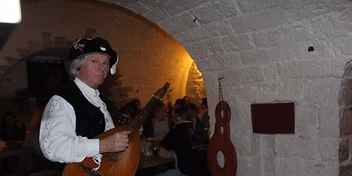 Mittelalterliche Tafelei im Gew\u00f6lbe