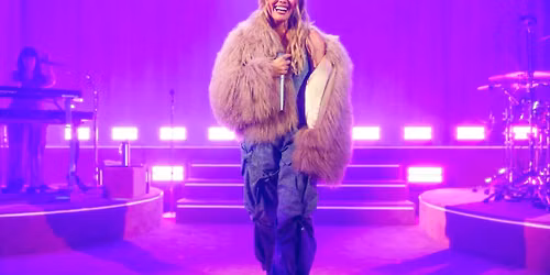 Hilary Duff: The Lucky Me Tour