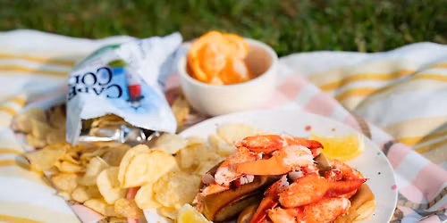 \ud83c\udf84\ud83e\udd9e Cousins Maine Lobster at Burbank \u2013 Holiday in the Park @magpark.bur \ud83c\udf81\ud83c\udf89