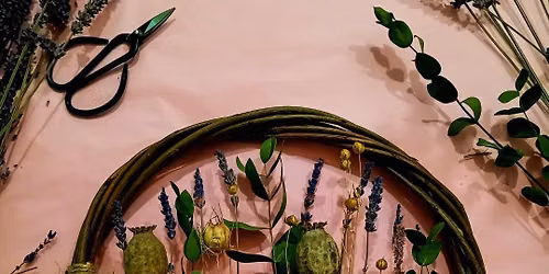 Creu Cylch Blodau Gwyllt yr Hydref\/Dried Autumn Flower Hoop Workshop
