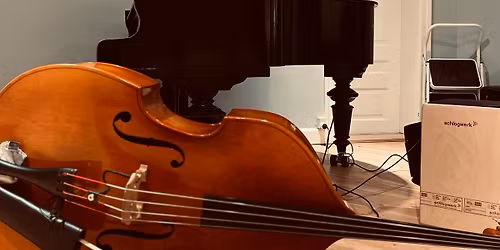 \u00c1st \u00e1 \u00edslensku - t\u00f3nleikar