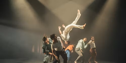 KA-IN - GROUPE ACROBATIQUE DE TANGER & RAPHA\u00cbLLE BOITEL