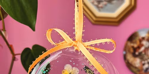 Resin & Florals Ornament Class