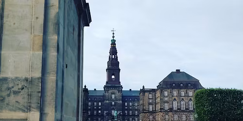 Fanden er l\u00f8s og andre spektakul\u00e6re fort\u00e6llinger - en byvandring.