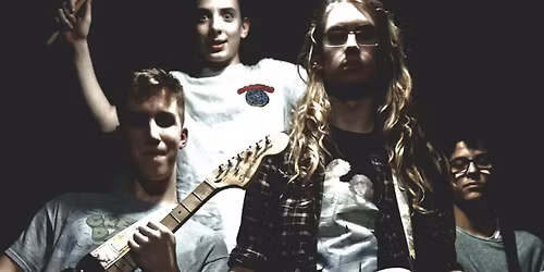 We Need Help! @ L\u00e1mp\u00e1s 