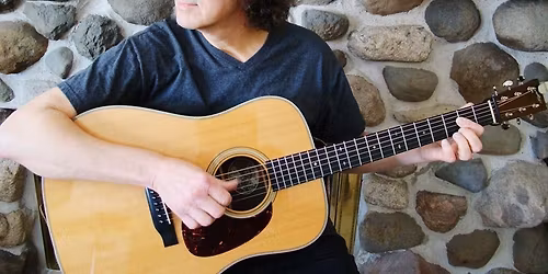 Live Music featuring Larry Mueller