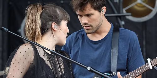 Oh Wonder with Wrabel