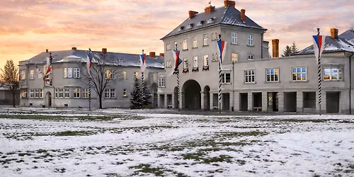 Jubilejn\u00ed kolonie: klenot d\u011blnick\u00fdch s\u00eddli\u0161\u0165 na Ostravsku (komentovan\u00e1 vych\u00e1zka)