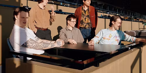 HONNINGBARNA p\u00e5 BARE