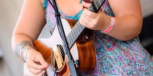 Lilly T singing live  \ud83c\udfb6 