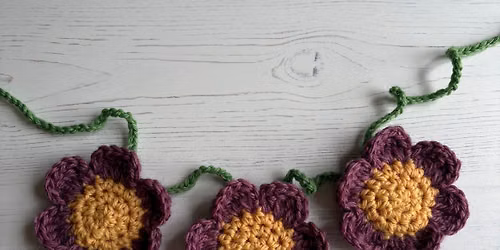 Next step crochet: Flower Garland