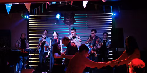 Blue Chevrolet @ L\u00e1mp\u00e1s