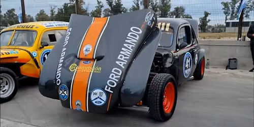 Día Mundial del Vehículo Clásico: Frente a la Basílica de Luján 