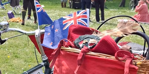 Deco Bicycle Belles picnic ride