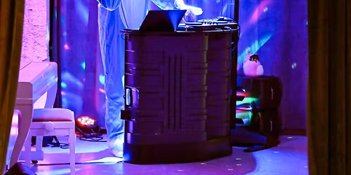 Disco-koira Kontulan kirjastolla \/ Disco Dog at Kontula Library