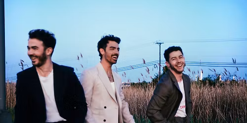 Jonas Brothers: JONAS20 Greetings From Your Hometown