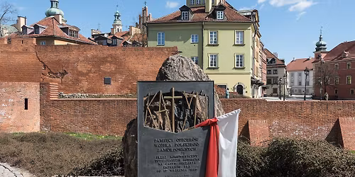 Uroczysto\u015bci upami\u0119tniaj\u0105ce pierwsze zbrodnie na oficerach WP rozpocz\u0119tych ju\u017c 25.12.1939r.