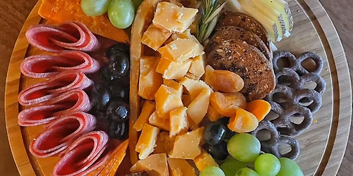Build A Thanksgiving Cheese & Charcuterie Board