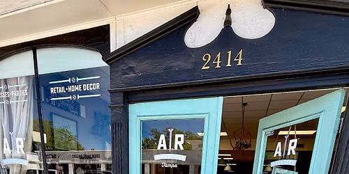 WALK-IN CRAFT BAR
