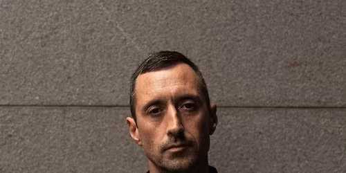 Skeptical, Carr\u00e9 in Berlin