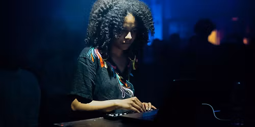 IDO-Festival: Jessica Ekomane - Elektronische Kl\u00e4nge