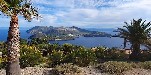 Lipari \u00e9s obszidi\u00e1nvad\u00e1szat a Tirr\u00e9n-tengeren - Bar\u00e1z Csaba az Egri Vil\u00e1gj\u00e1r\u00f3 Klubban