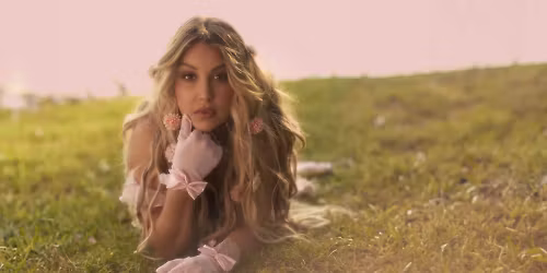 Alexandra Kay in Woodstock