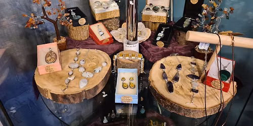 creative and holistic market 