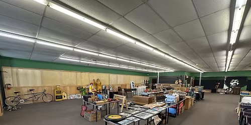 Bazaarguitar Garage Sale