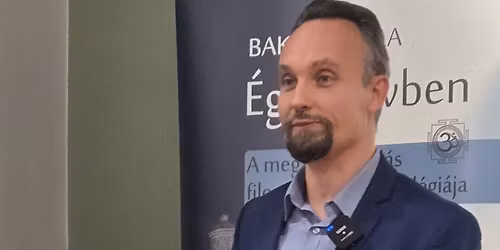 D\u00e9v\u00e1k \u00e9s \u00c1szur\u00e1k (I. r\u00e9sz)  - Avagy a f\u00e9ny \u00e9s a s\u00f6t\u00e9ts\u00e9g gyermekei.