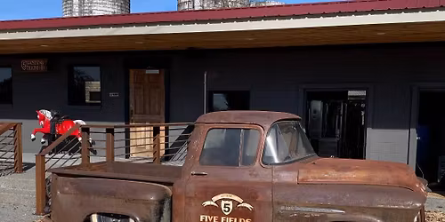 Indian Fields Tavern\/5 Fields Brewing Co. Low Key Jingle Bell Jog