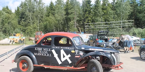 DIRT TRACK SUNDAY