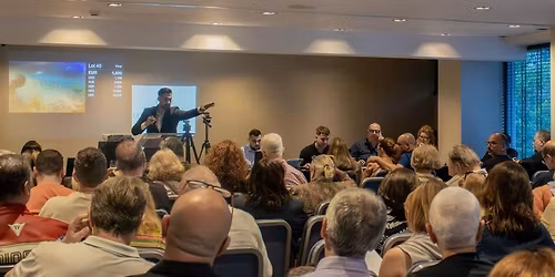 \u03a6\u03b8\u03b9\u03bd\u03bf\u03c0\u03c9\u03c1\u03b9\u03bd\u03ae \u0394\u03b7\u03bc\u03bf\u03c0\u03c1\u03b1\u03c3\u03af\u03b1 \u03c3\u03c4\u03b7\u03bd \u0391\u03b8\u03ae\u03bd\u03b1 - Loudos Auctions