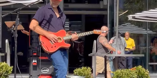 LoopManDan live at Salt Life Ferdandina