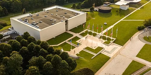 En route vers le m\u00e9morial de Caen 